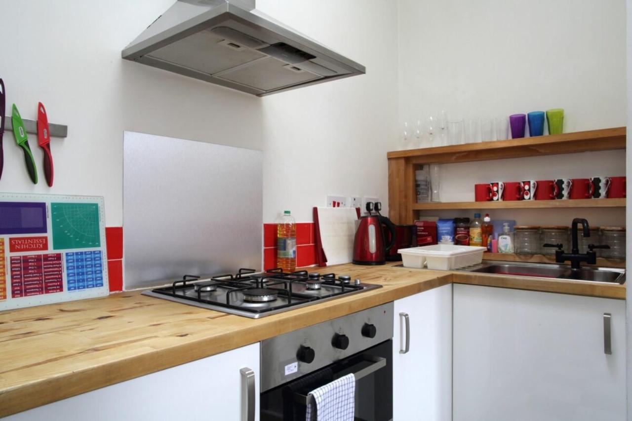 Ferienwohnung Modern And Colourful Flat By The Castle Edinburgh Exterior foto